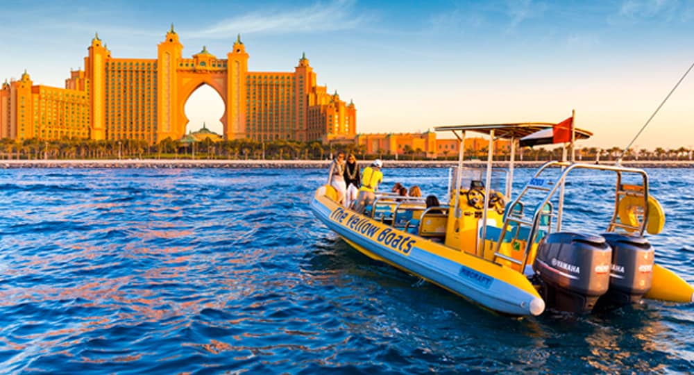 yellow boats Dubái