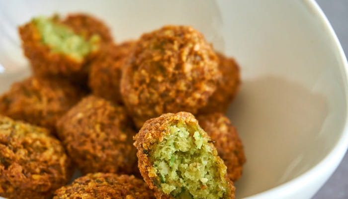 comida típica árabe falafel