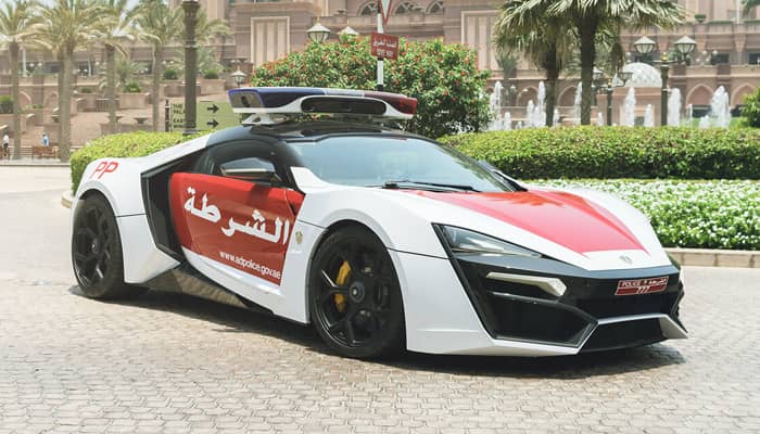 vamos a Dubái coche policia